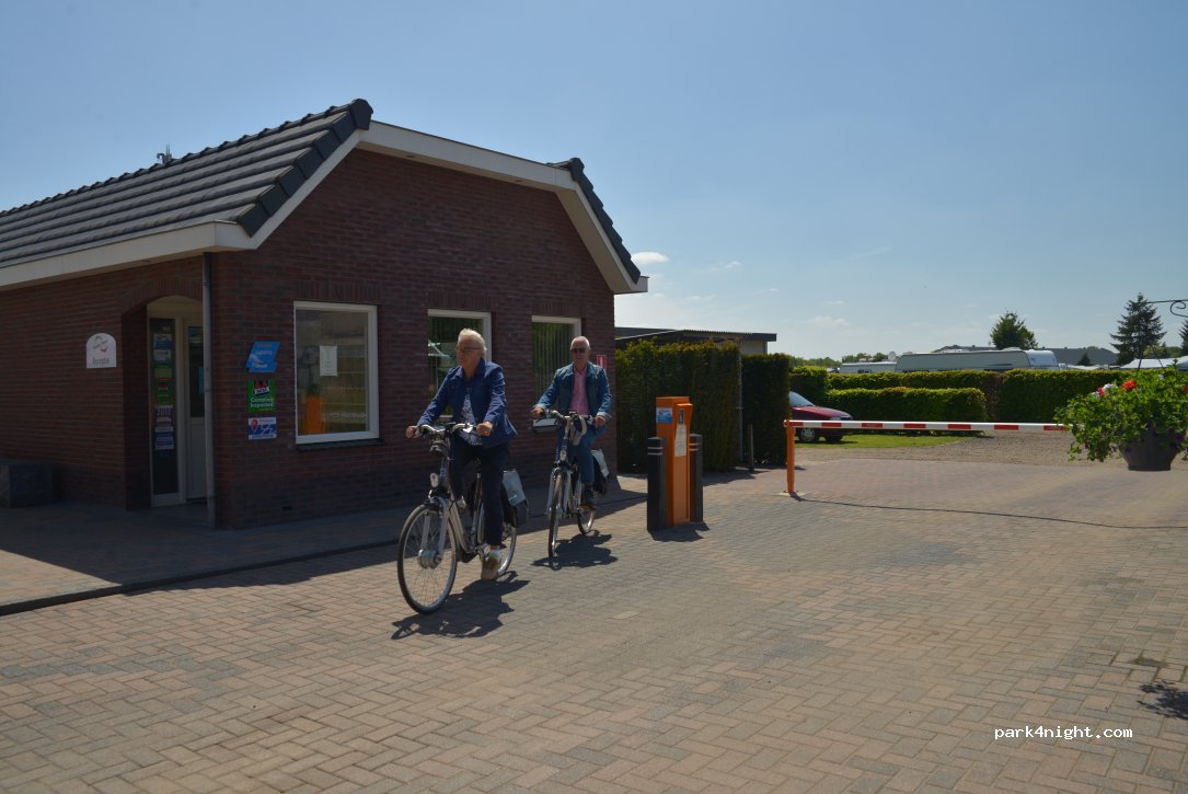 Camping en Sporthal Jacobus Hoeve — foto