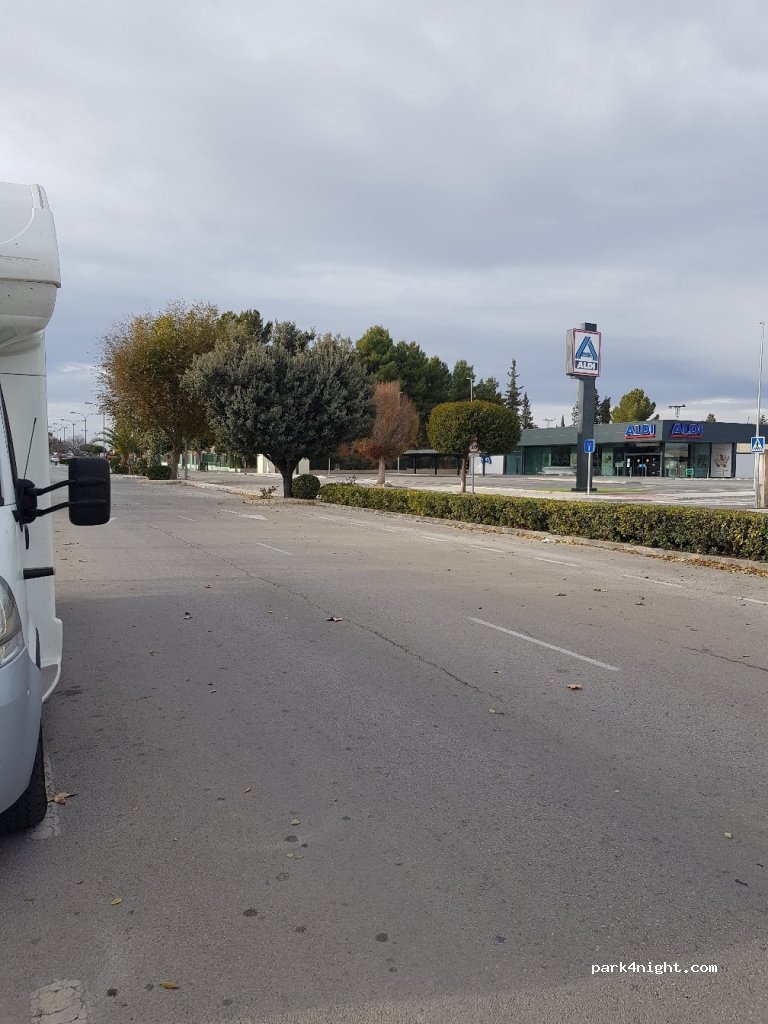 (30510) Yecla - 23 Avenida Feria — foto 4