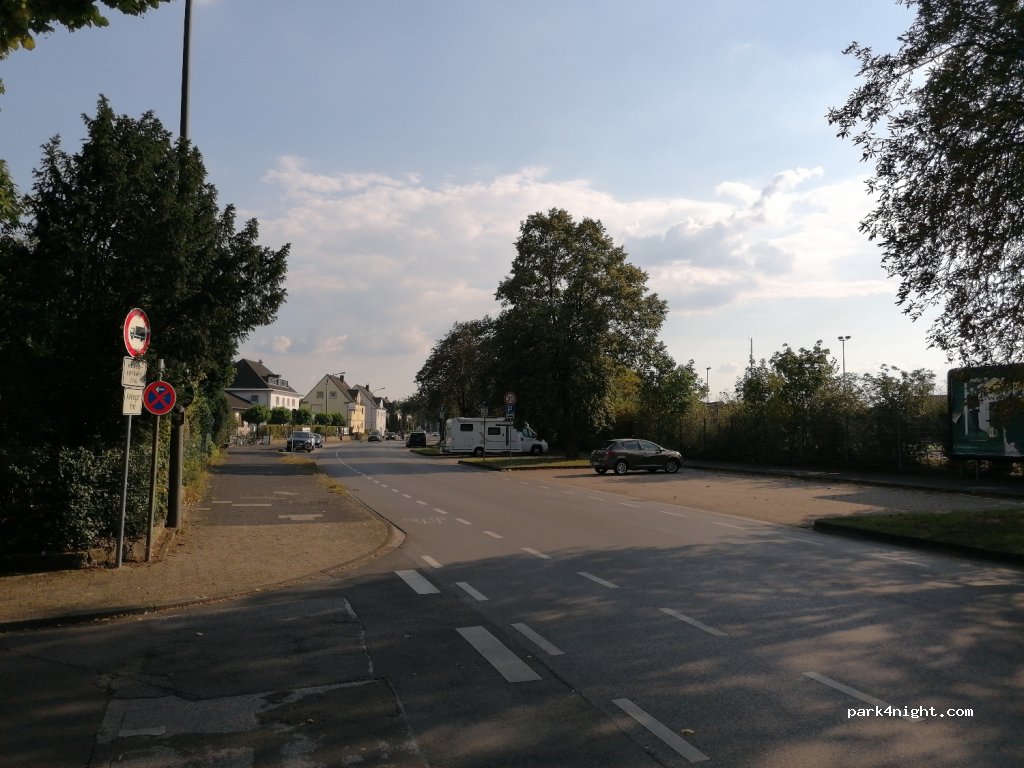 (40764) Langenfeld (Rheinland) - 4-18 Jahnstraße — foto