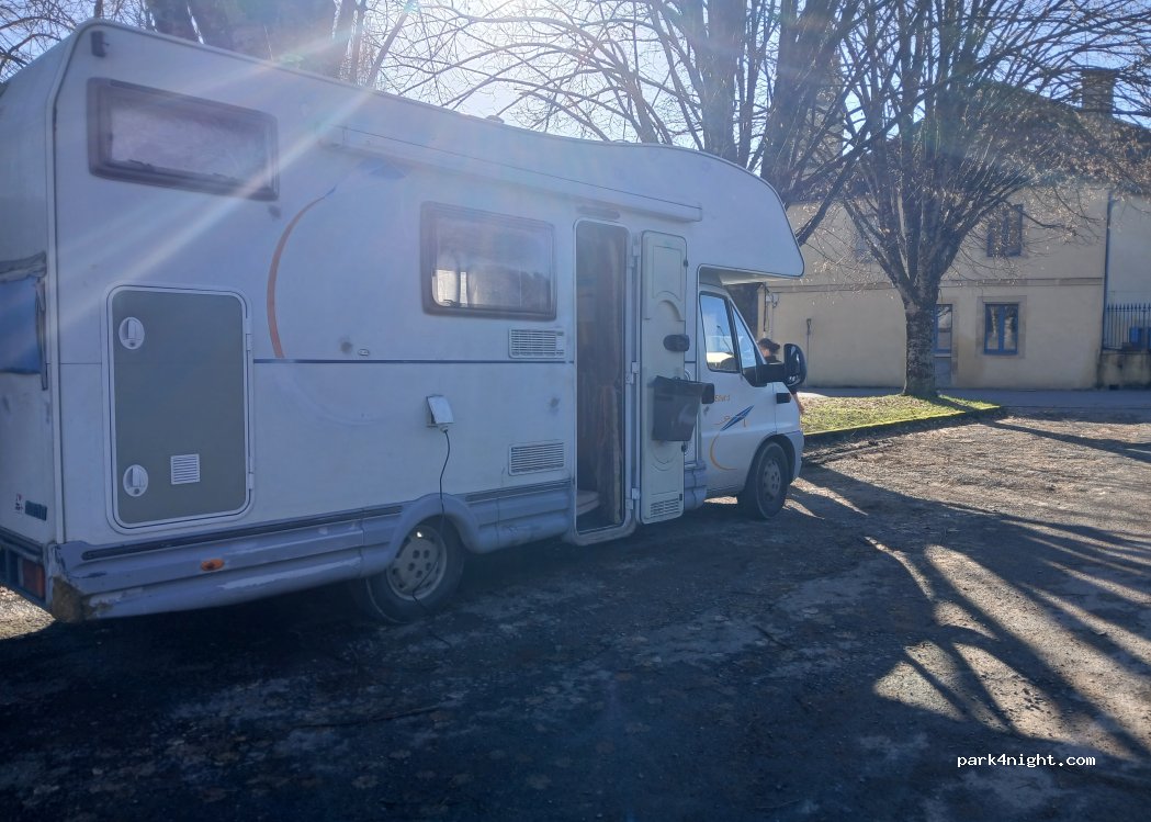 Aire de camping-car LANOUAILLE — foto 4