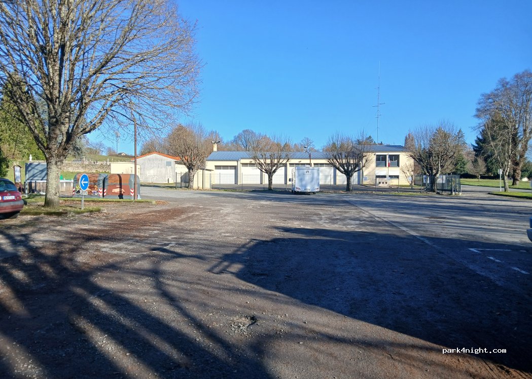 Aire de camping-car LANOUAILLE — foto 5