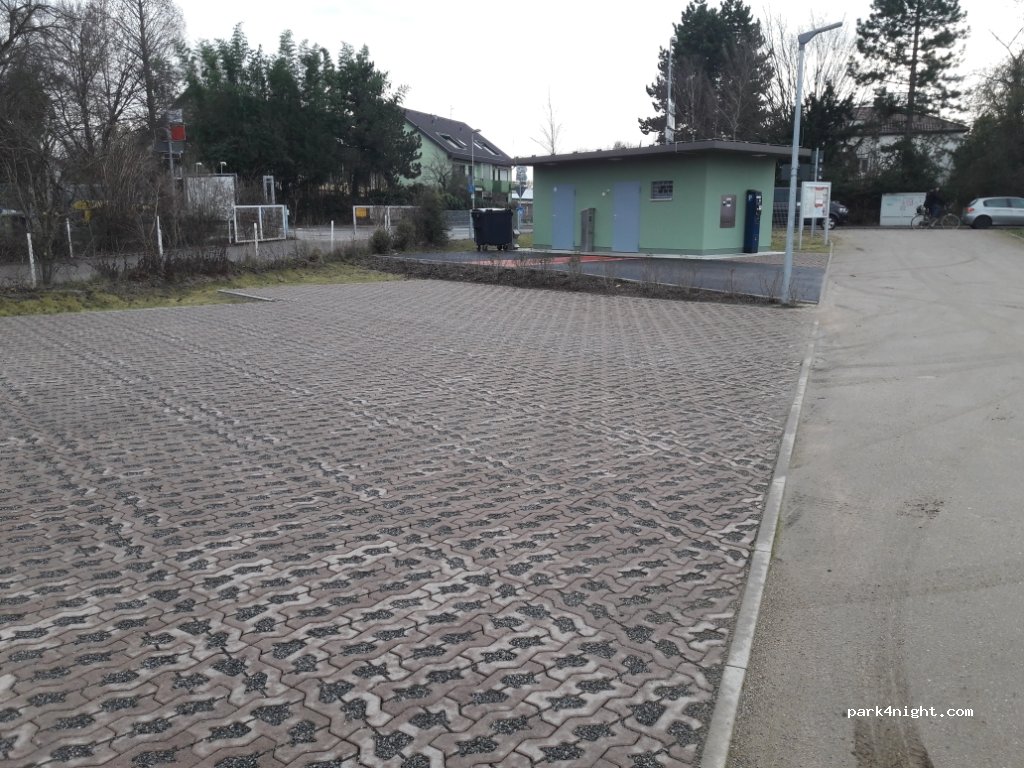 Wohnmobilstellplatz Mannheim-Neuostheim — foto