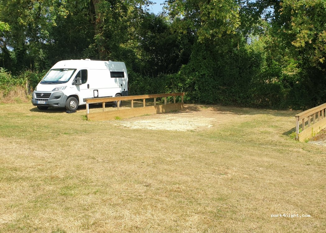 Aire de camping-car Boismé — foto 4