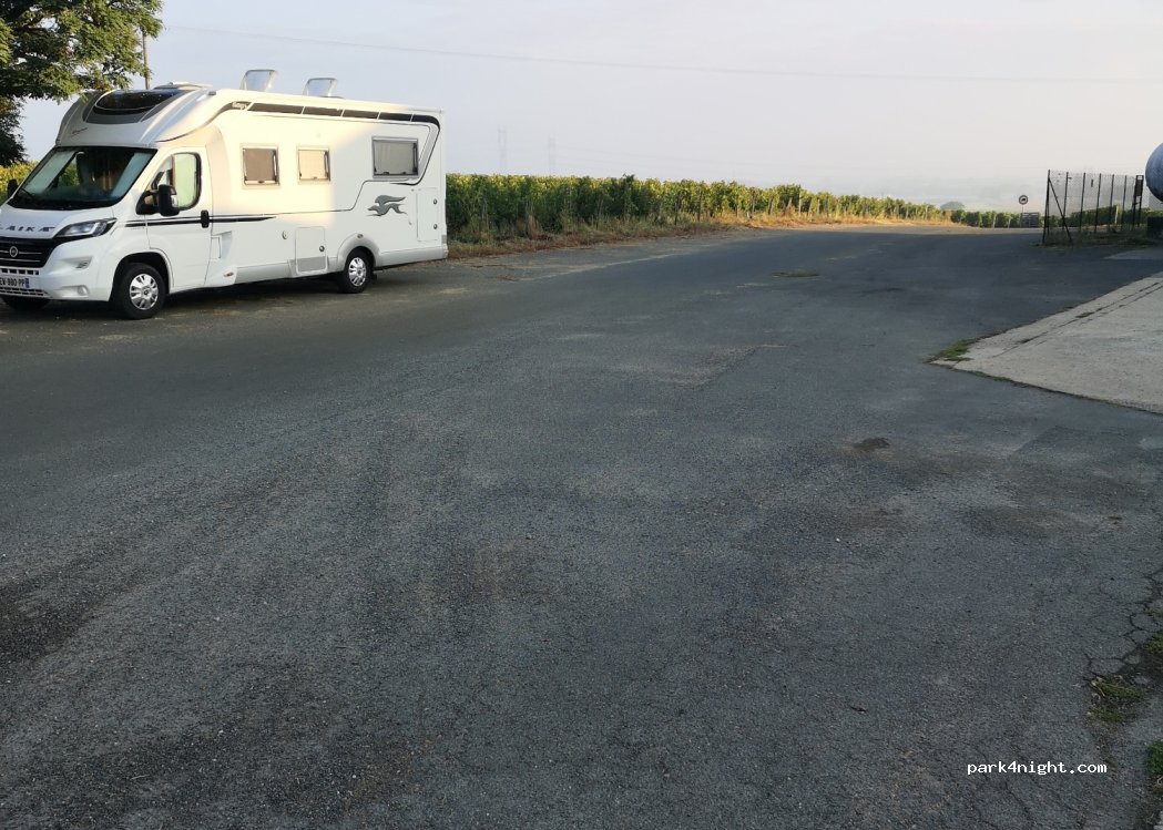(49400) Saint-Cyr-en-Bourg - La Perrière — foto