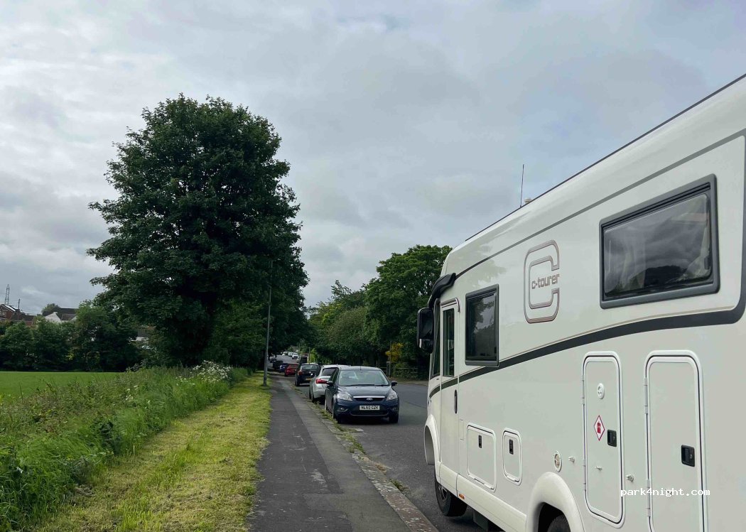 (WF2 0QS) Carr Gate - Bradford Road — foto 3