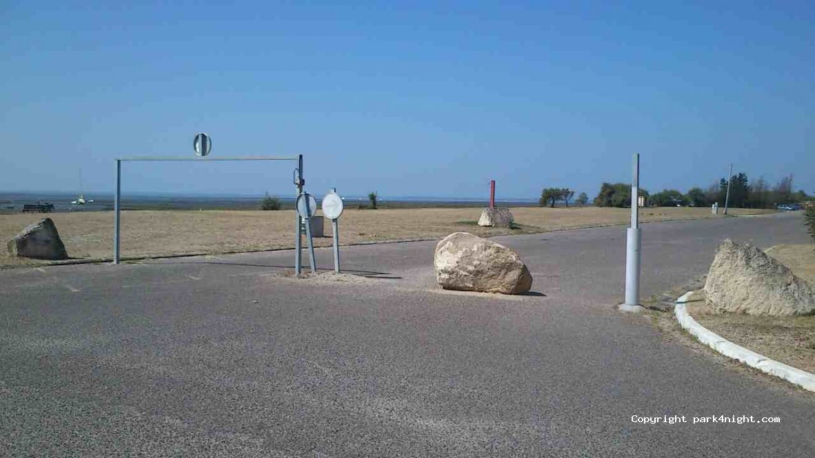 (33138) Lanton - Avenue Gérard Minardo — foto