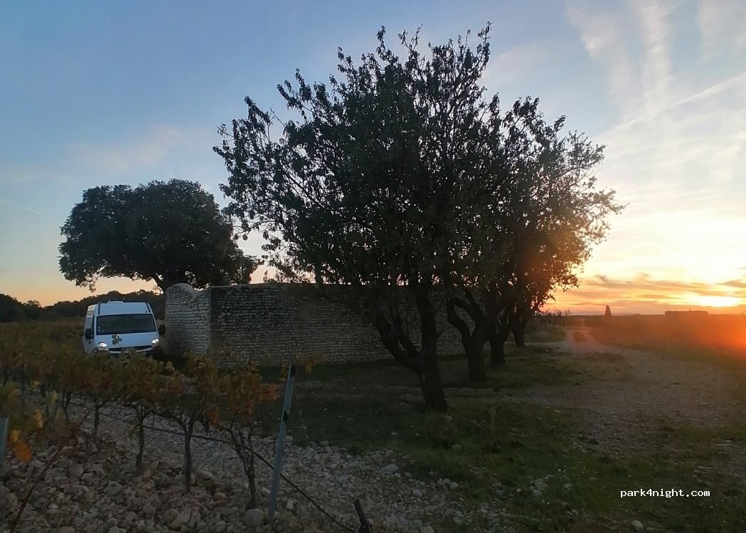 (84150) Violes - Unnamed Road — foto