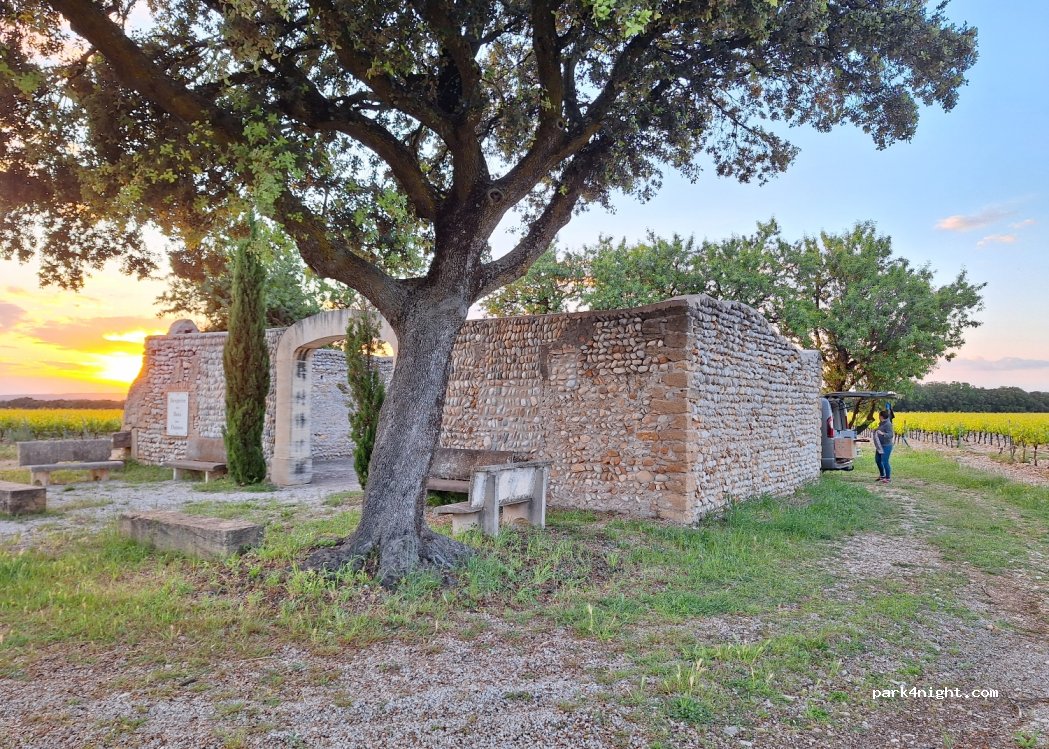 (84150) Violes - Unnamed Road — foto 4