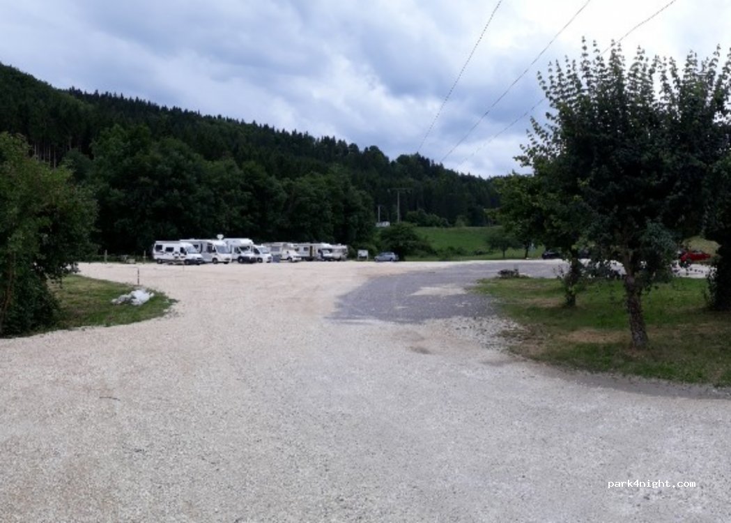 Wohnmobilstellplatz am Stausee — foto