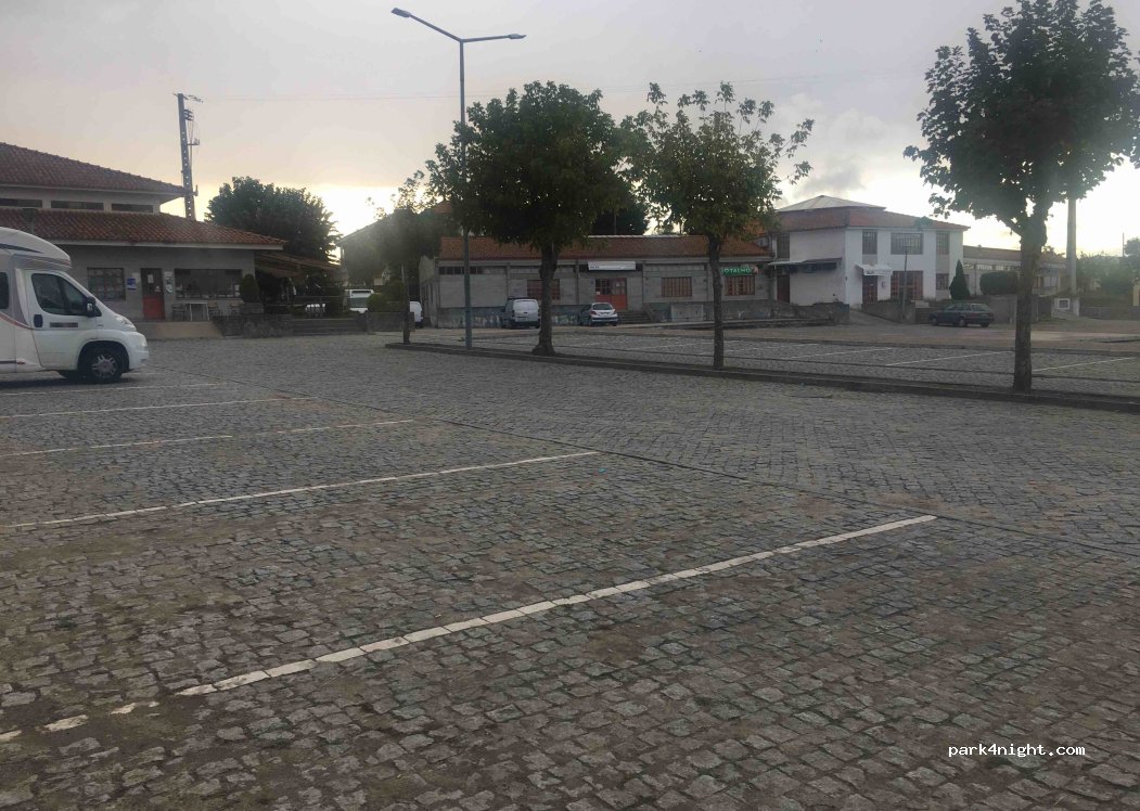 (4690) Cinfães - 1 Rua Santa Bárbara — foto 4