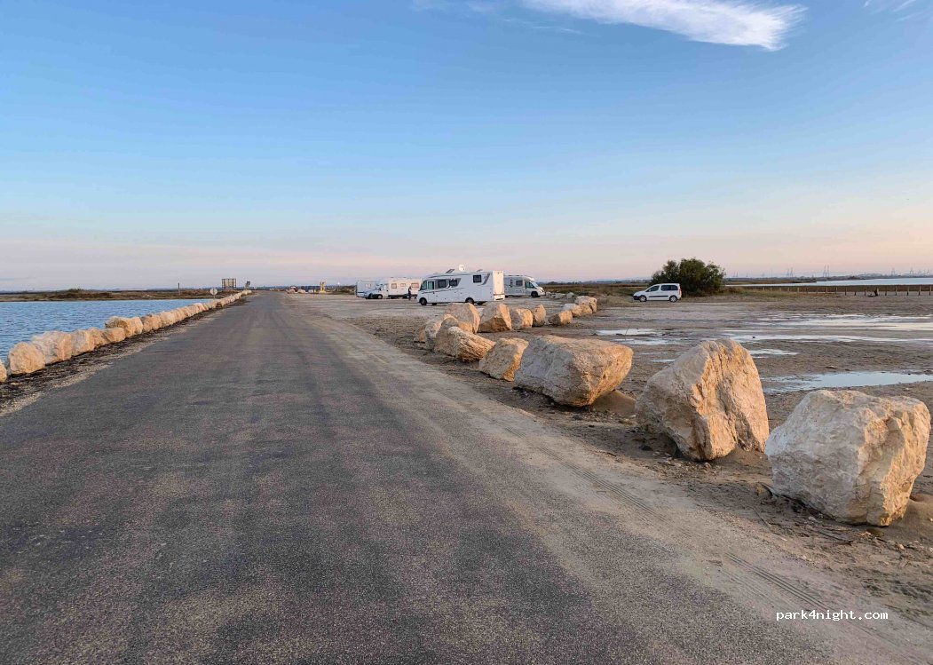 (13129) Arles - Route de la Mer — foto 2