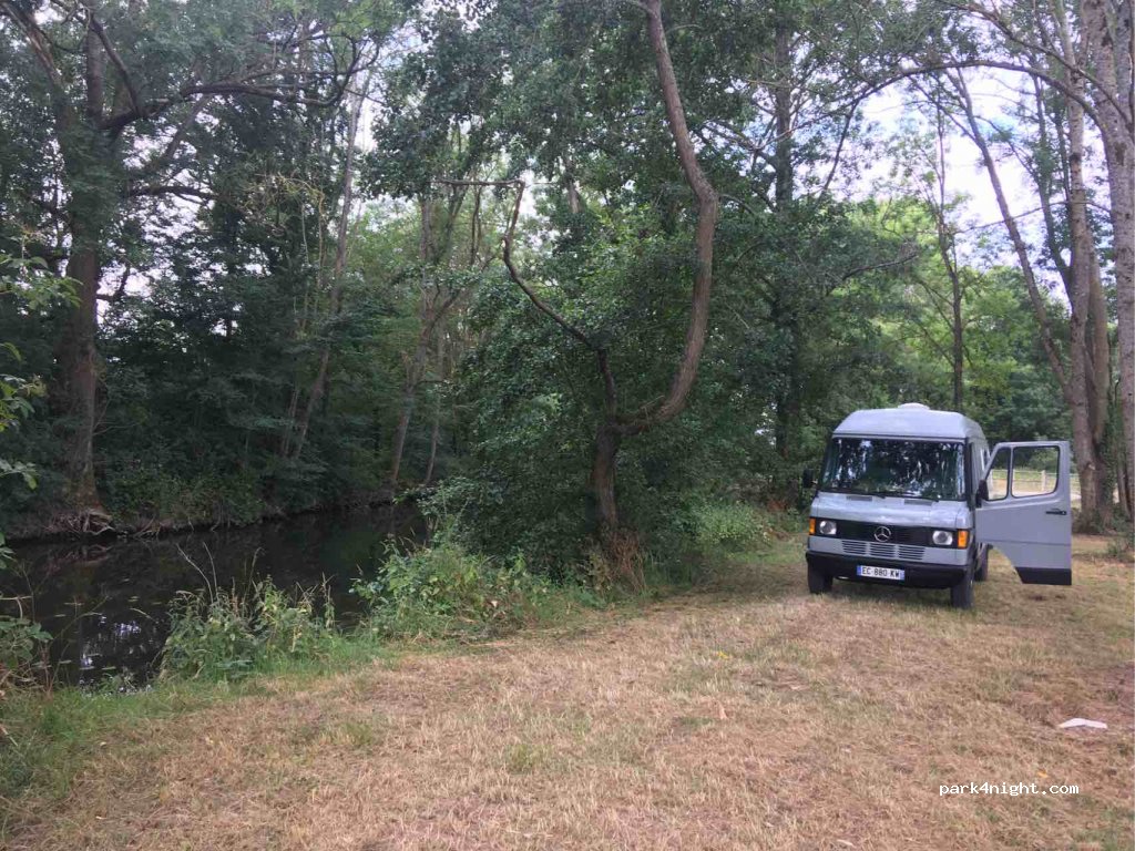 (28190) Saint-Georges-sur-Eure - D610 — foto