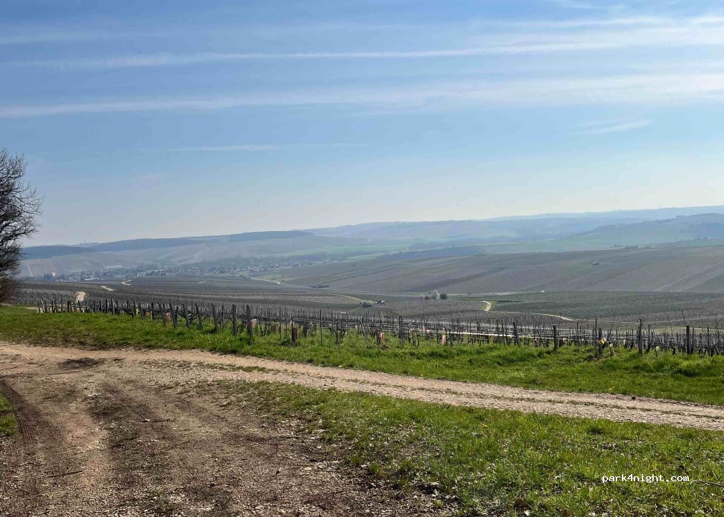 (89800) Chablis - Unnamed Road — foto 2