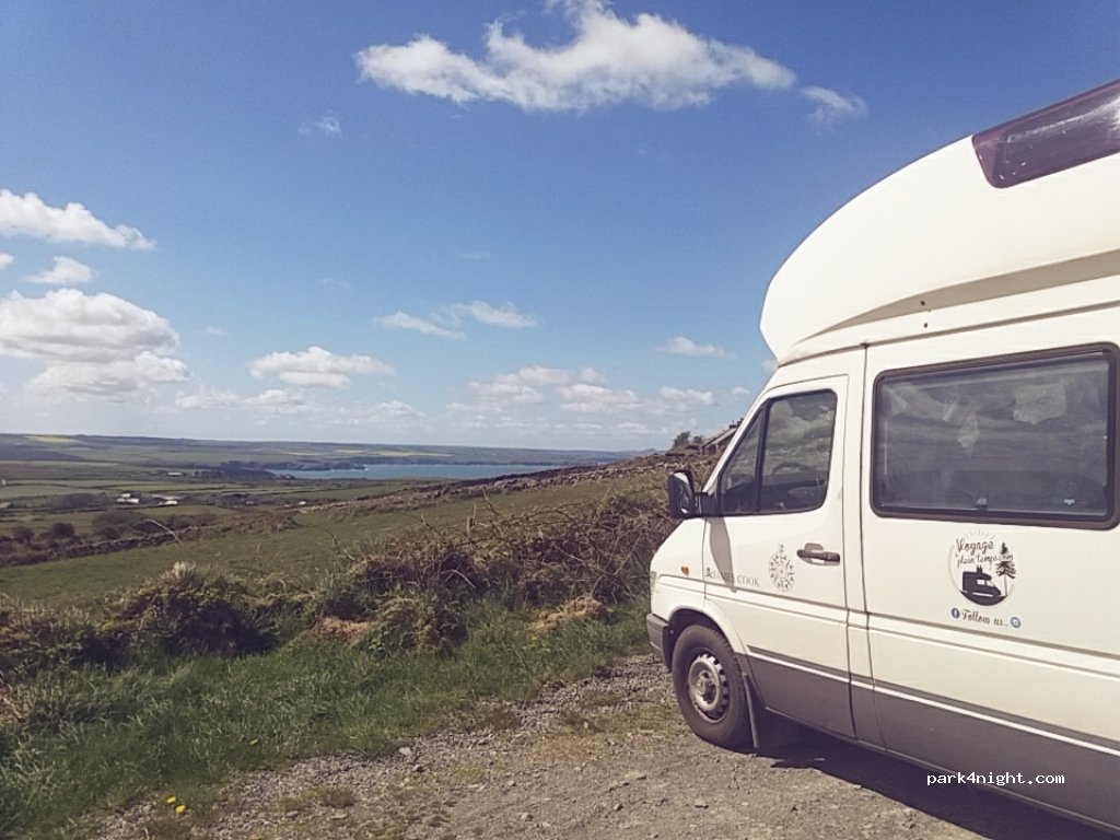 (SA64) Goodwick - Unnamed Road — foto