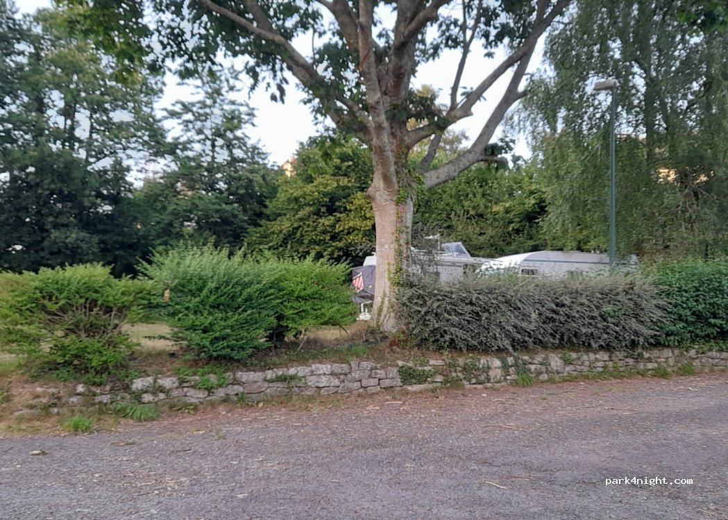 (29310) Querrien - 1-7 Rue de Saint-Thurien — foto 2