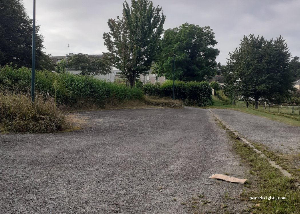 (29310) Querrien - 1-7 Rue de Saint-Thurien — foto 3
