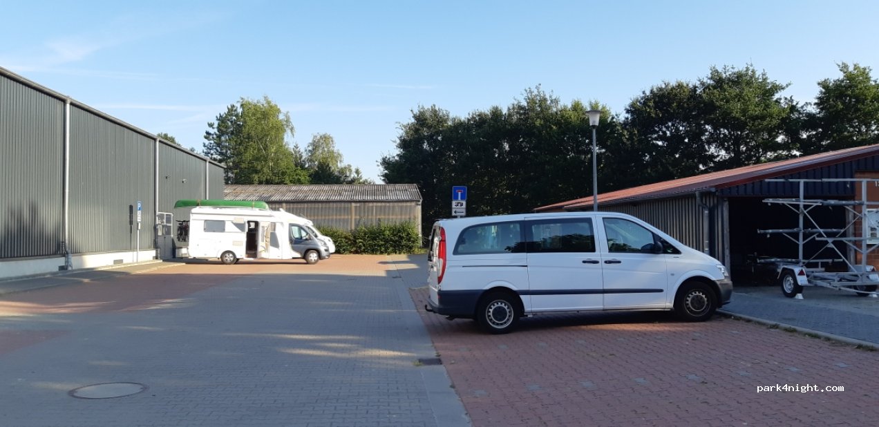 Wohnmobilstellplatz an der Emshalle — foto