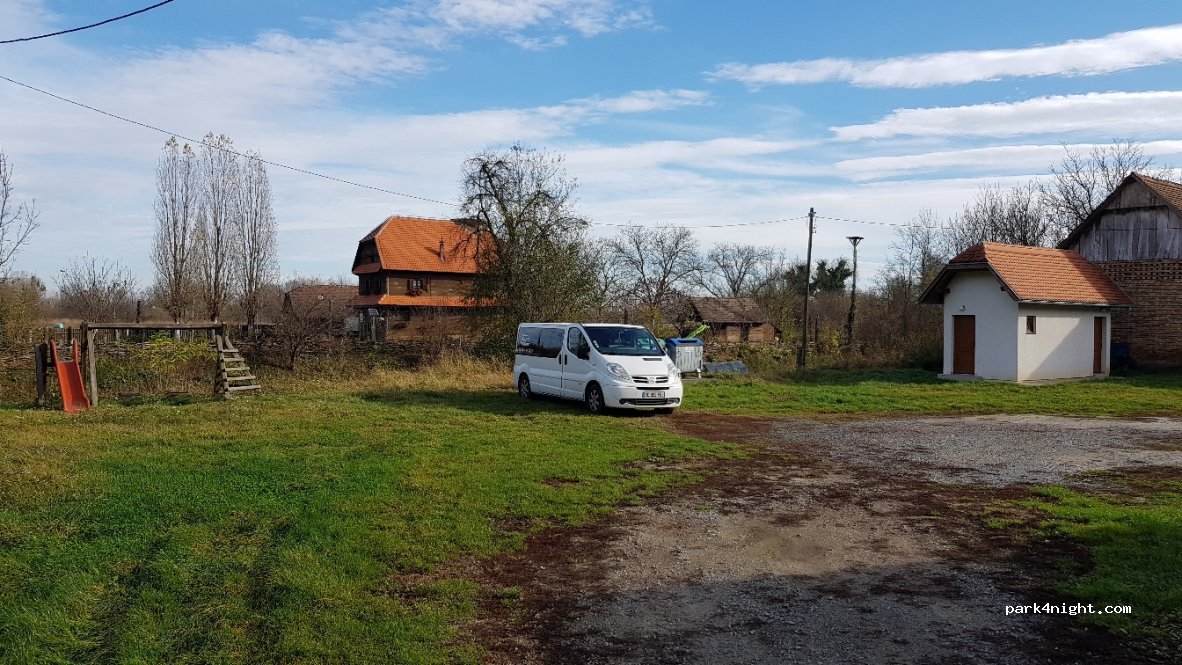 (44213) Kratečko - Unnamed Road — foto 2