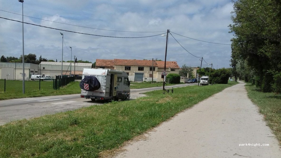 (13200) Arles - 4 Rue Jean Charcot — foto 2