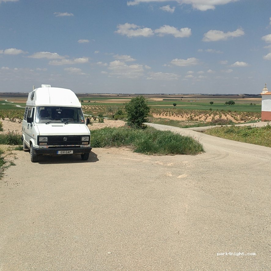 (02253) Golosalvo - Unnamed Road — foto