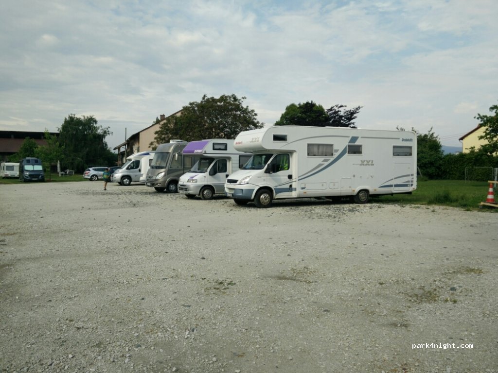 Wohnmobilstellplatz Lindenhof — foto