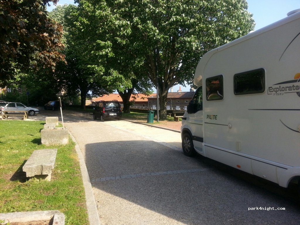 (42410) Pélussin - 4 Place du Fossé — foto