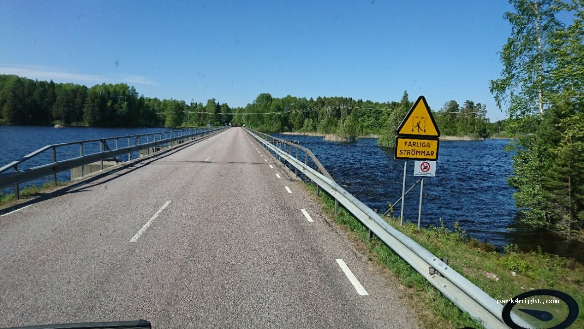 (810 40) - 85 Bredforsvägen — foto 2