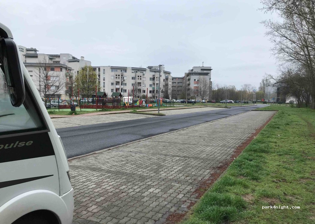 (1048) Budapest - 201c/b Megyeri út — foto 2