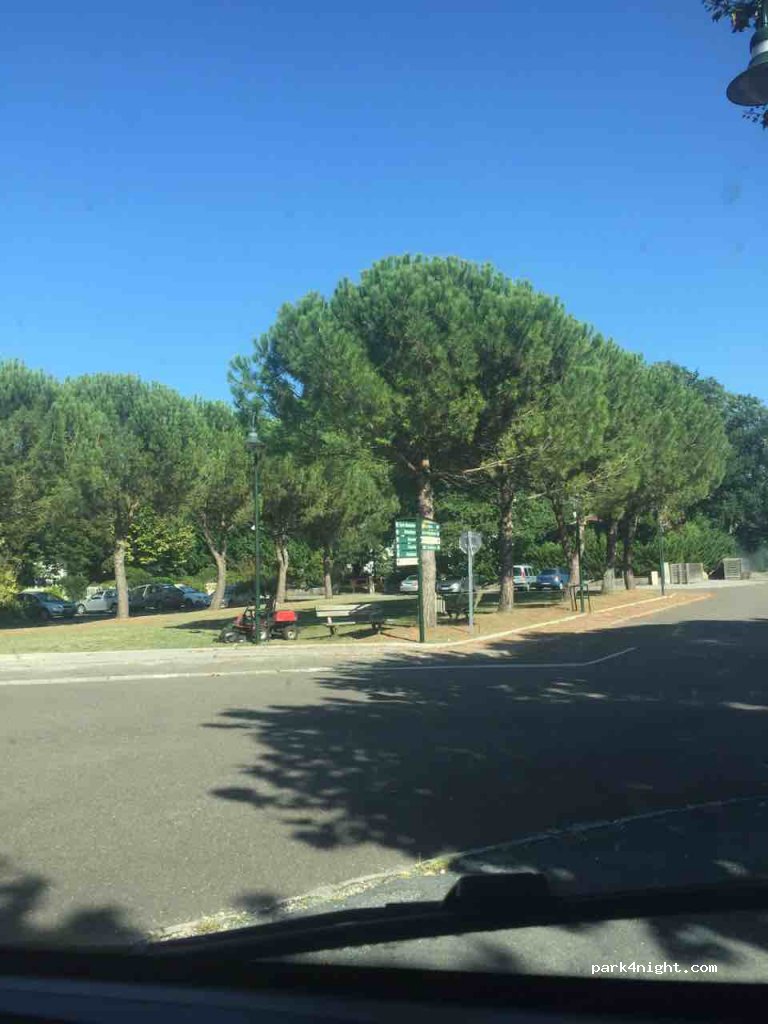 (40110) Onesse-Laharie - 28 Place des Platanes — foto