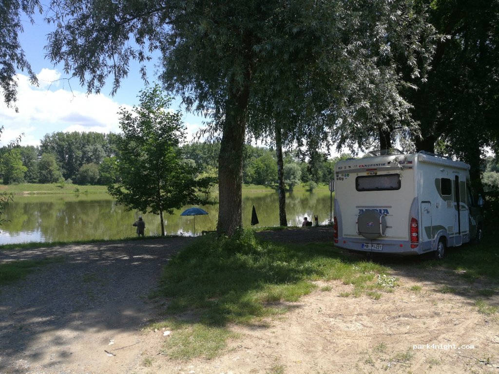 (2214) Svečane - 1 438 — foto