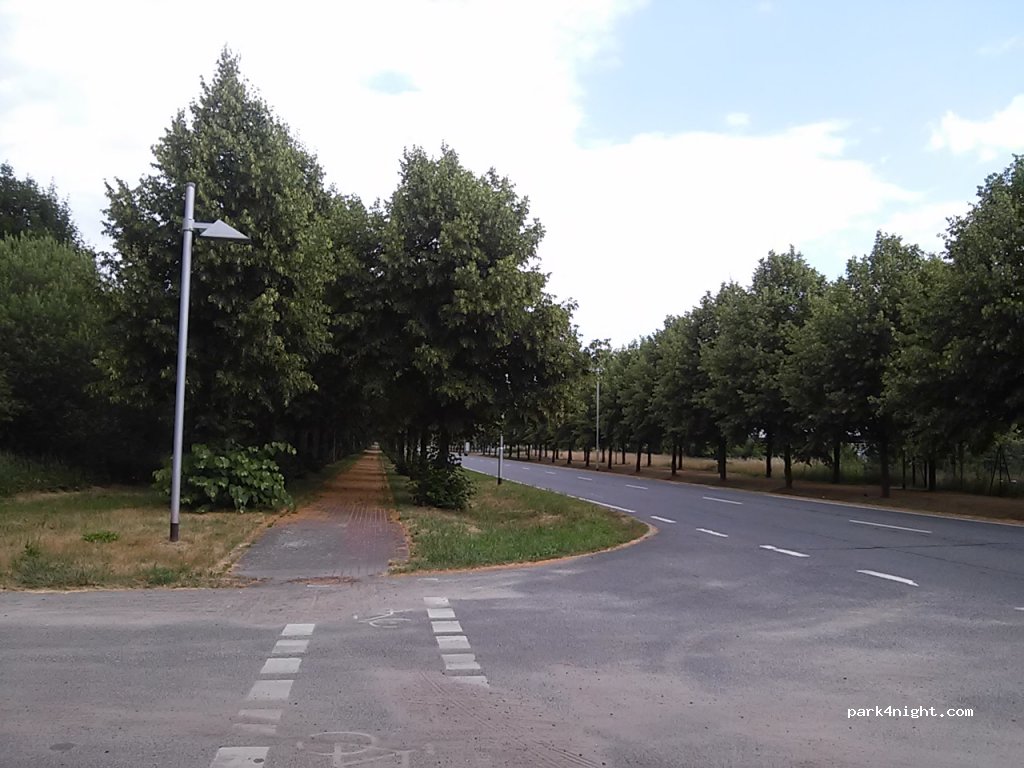 (15757) Halbe - 1 Sonnenallee — foto 2