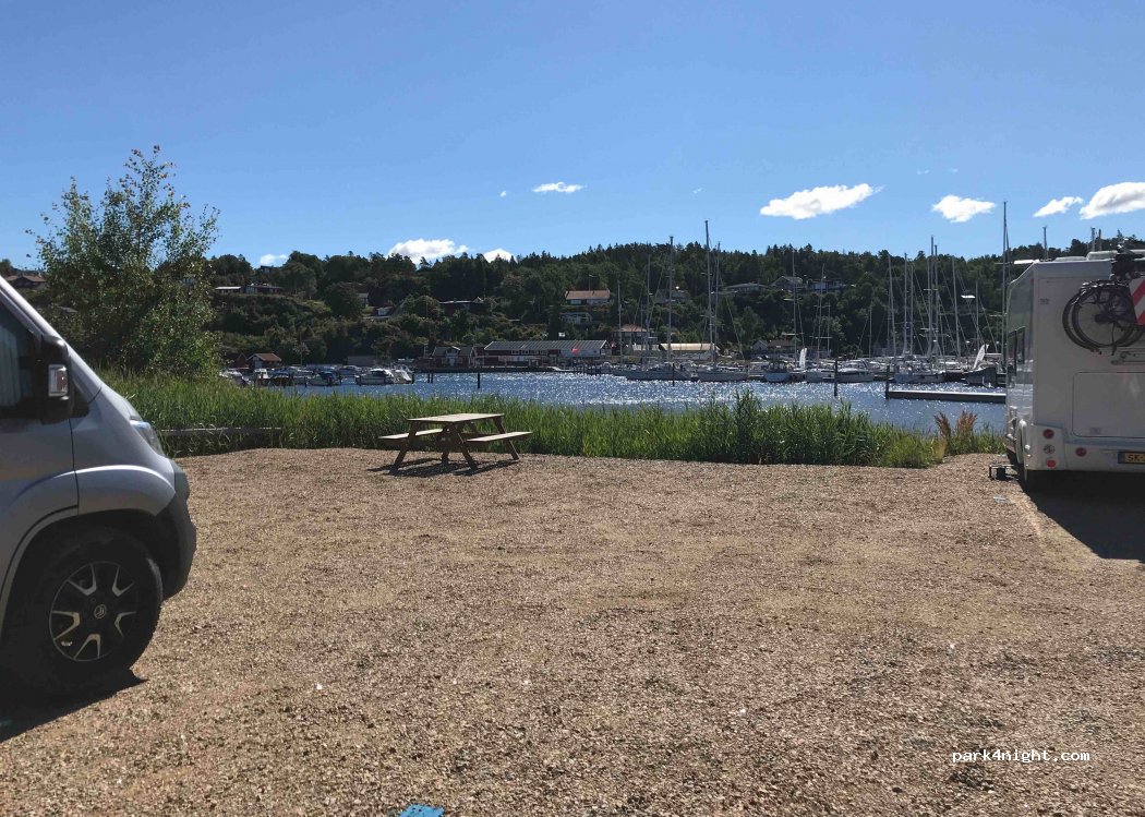 (473 34) Henån - 18 HAMNTORGET — foto