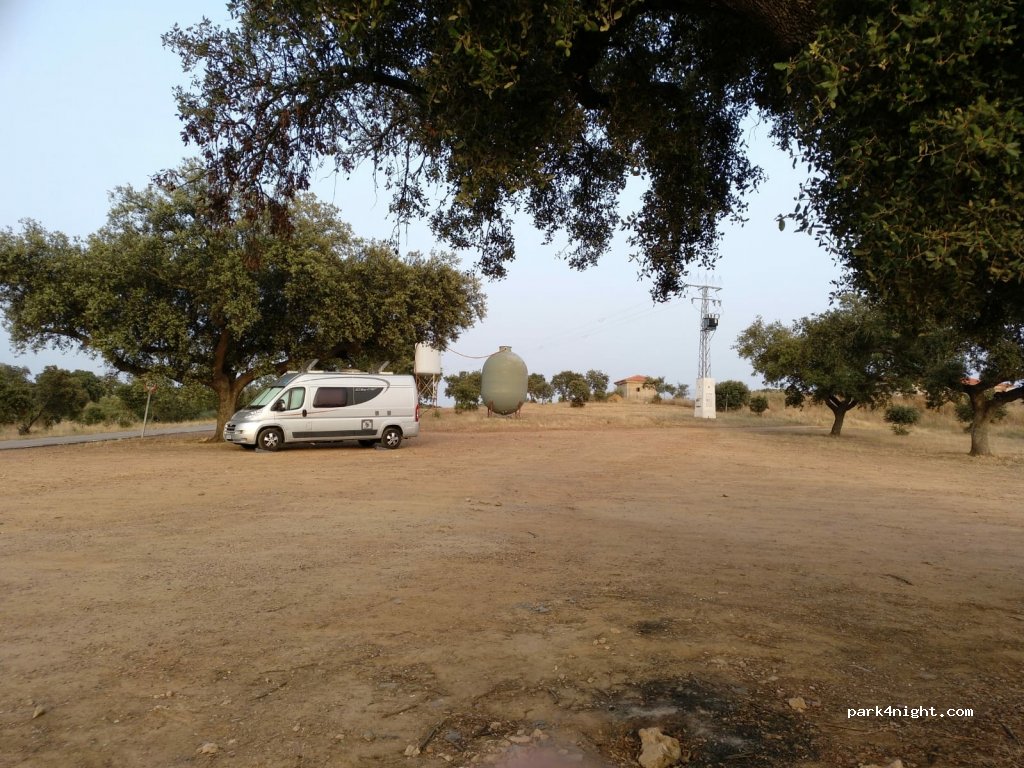(06105) Cheles - Unnamed Road — foto