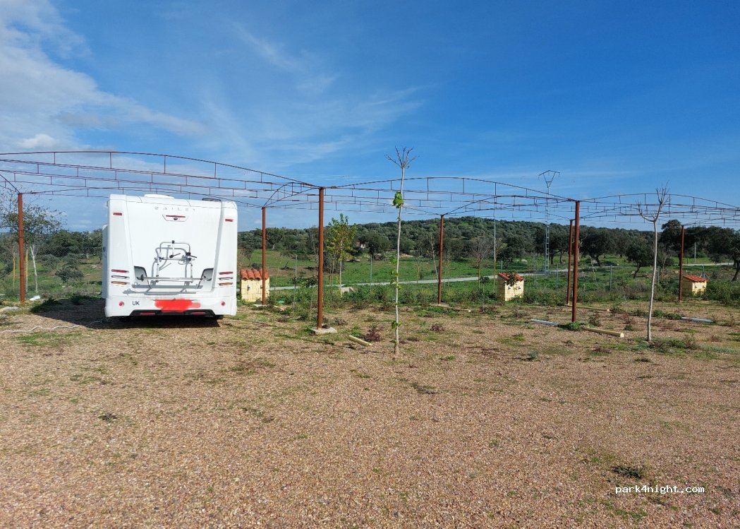 (06105) Cheles - Unnamed Road — foto 4
