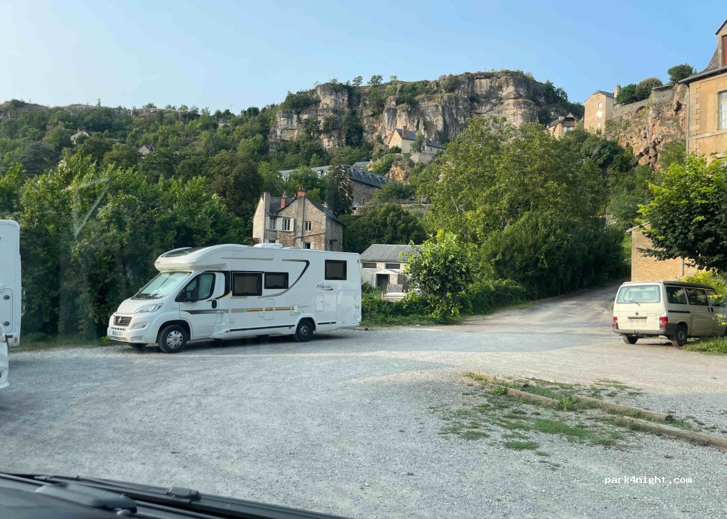 (12330) Salles-la-Source - Rue du Bourg — foto 4