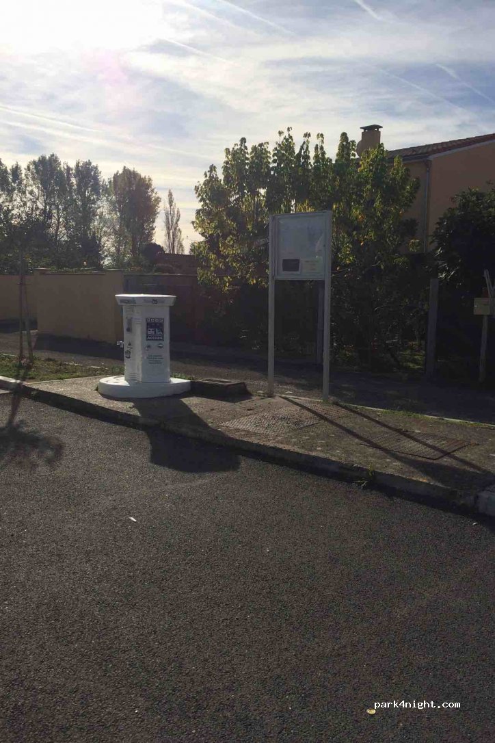 (33390) Saint-Paul - 77 Le Bourg-Est — foto