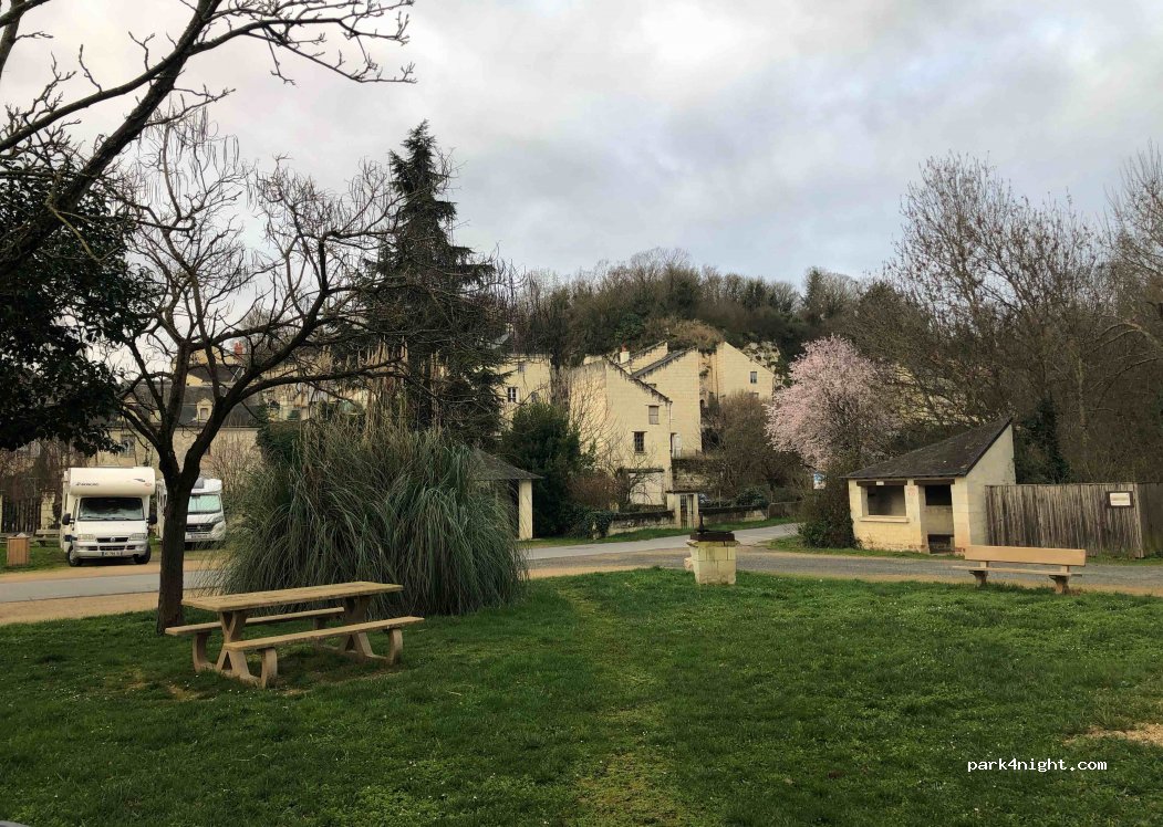 (49730) Turquant - Rue des Ducs d'Anjou — foto 2