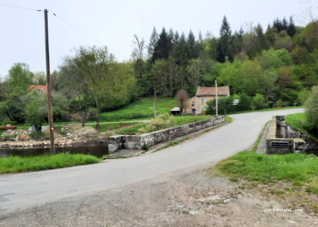 (23250) Bosmoreau-les-Mines - D940A — foto