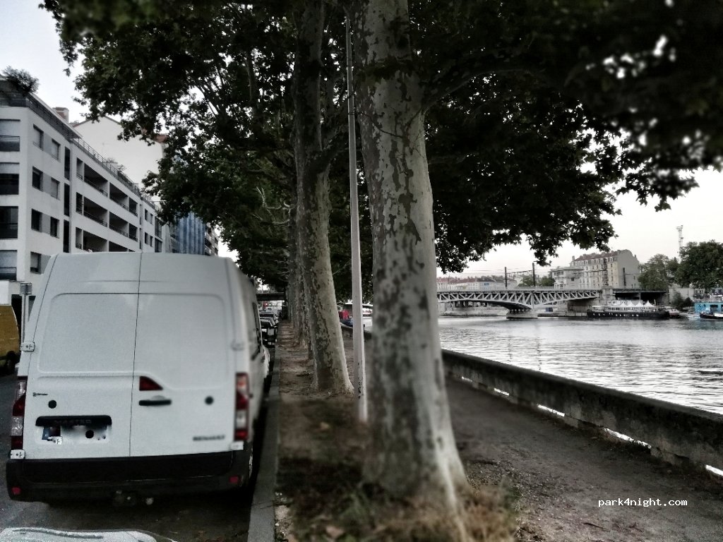 (69005) Lyon - 10 Quai des Étroits — foto 2