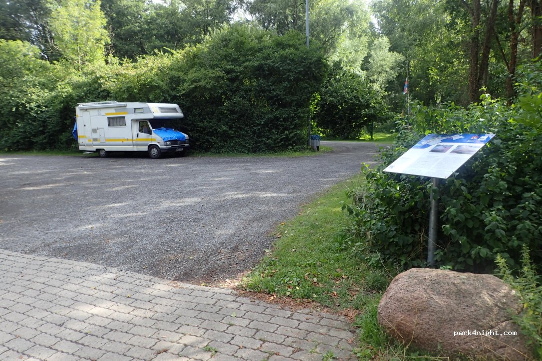 Parkplatz am Findlingsgarten — foto