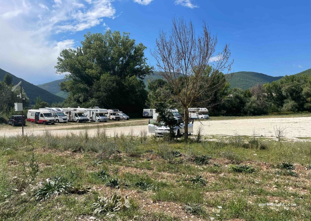 (06046) Norcia - 26 Via Meggiana — foto 2
