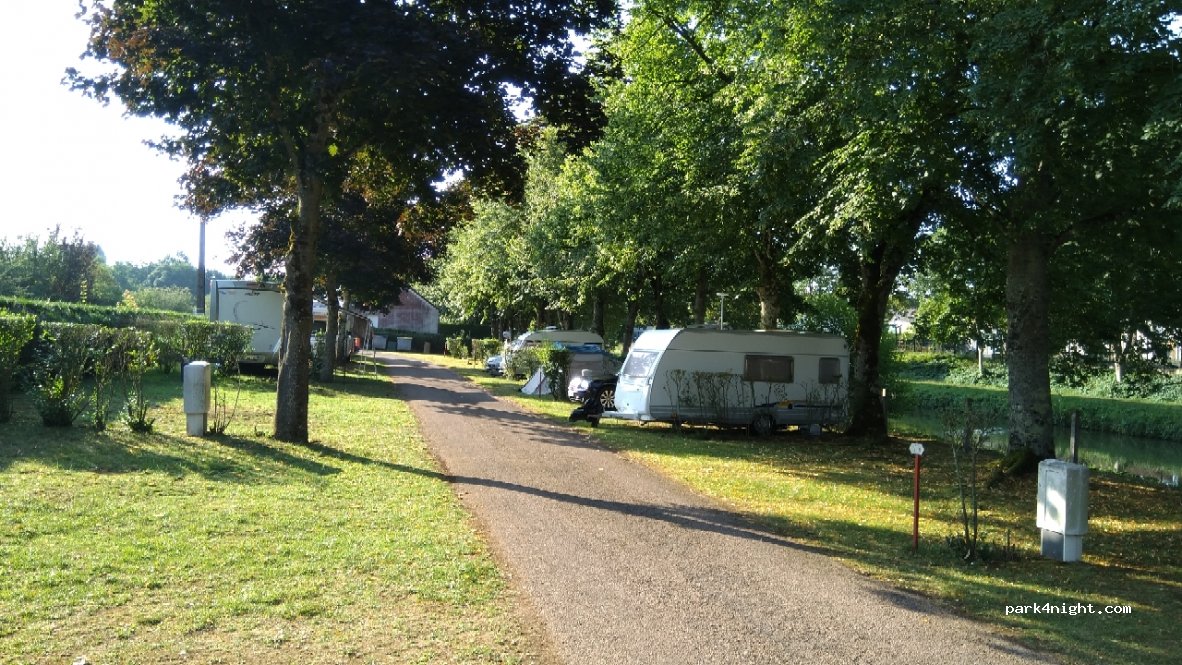 Camping Municipal de Dun Sur Auron — foto