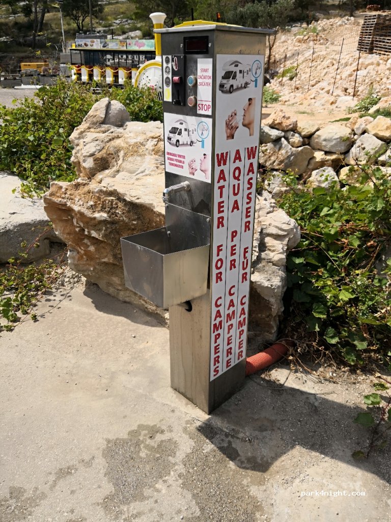 (21325) Tučepi - Unnamed Road — foto 2