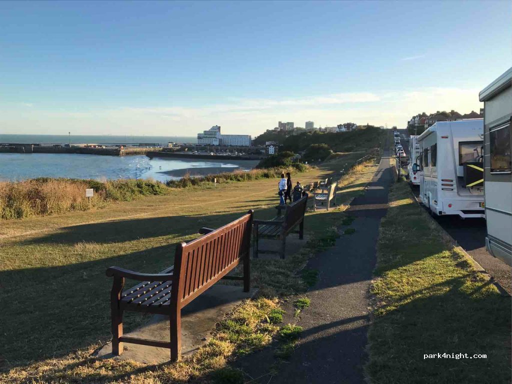 (CT19 6BL) Folkestone - 28 Wear Bay Road — foto