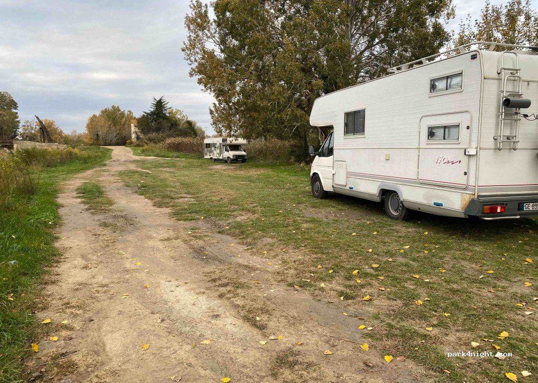 (13200) Arles - Chemin de Maillanen — foto 5