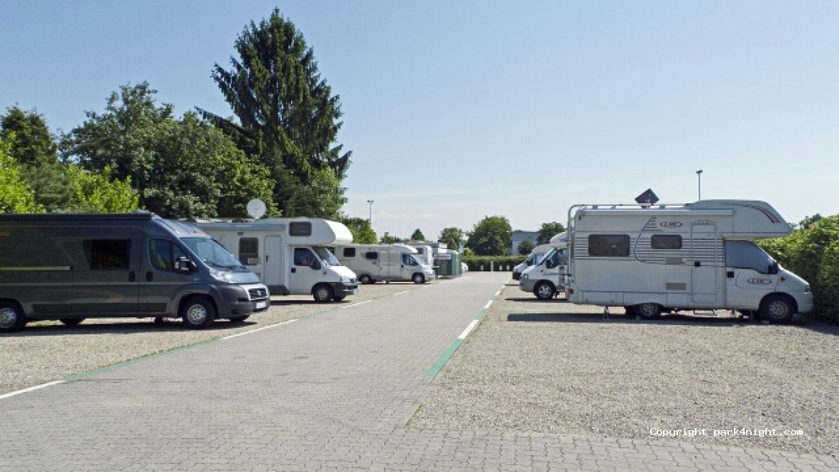 Wohnmobilstellplatz am Wasserturm in Kehl — foto