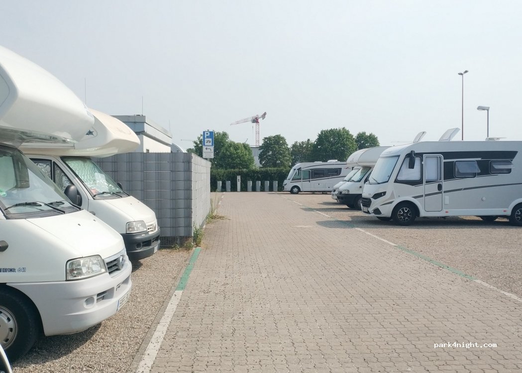 Wohnmobilstellplatz am Wasserturm in Kehl — foto 3