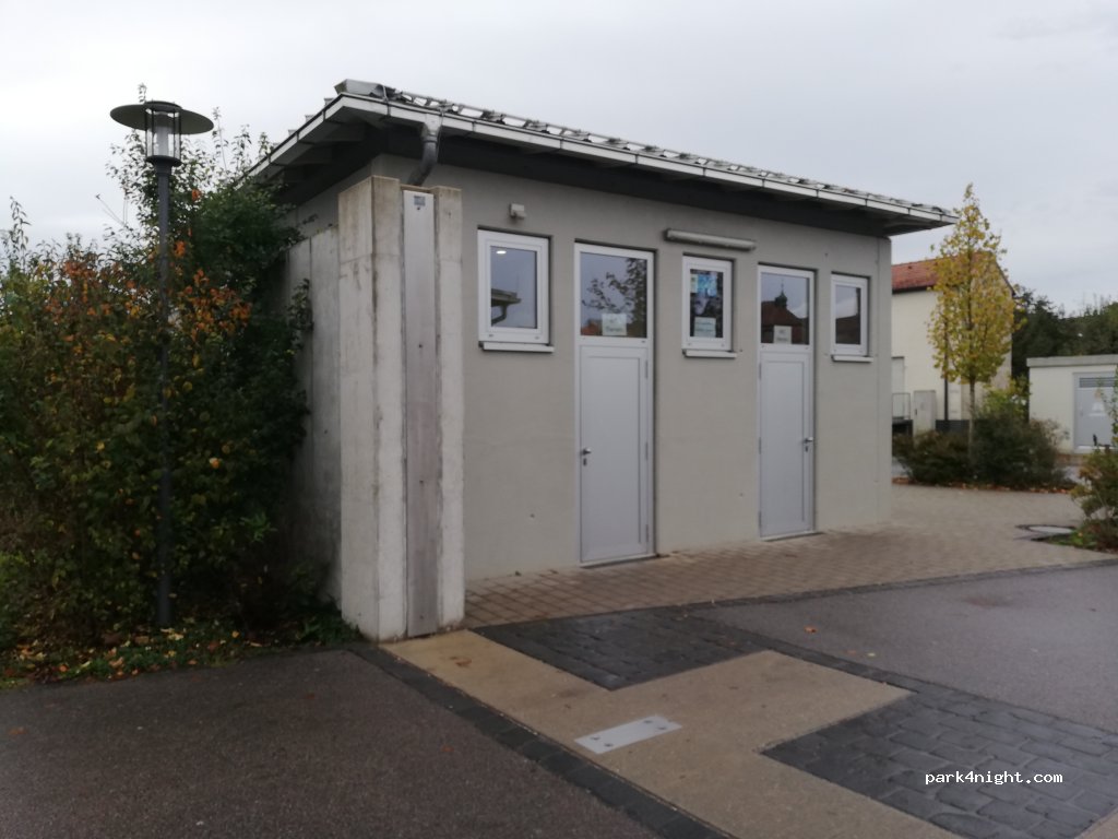 Wohnmobilstellplatz am Volksfestplatz in Roding — foto 2