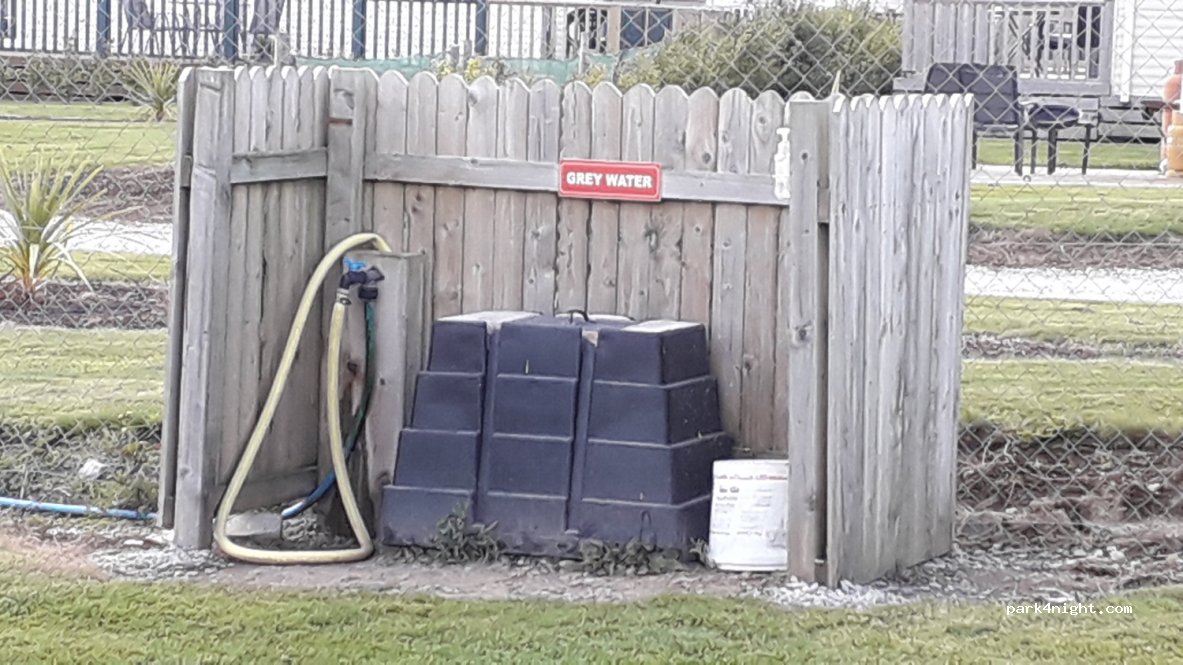 Redbarn Caravan Park — foto