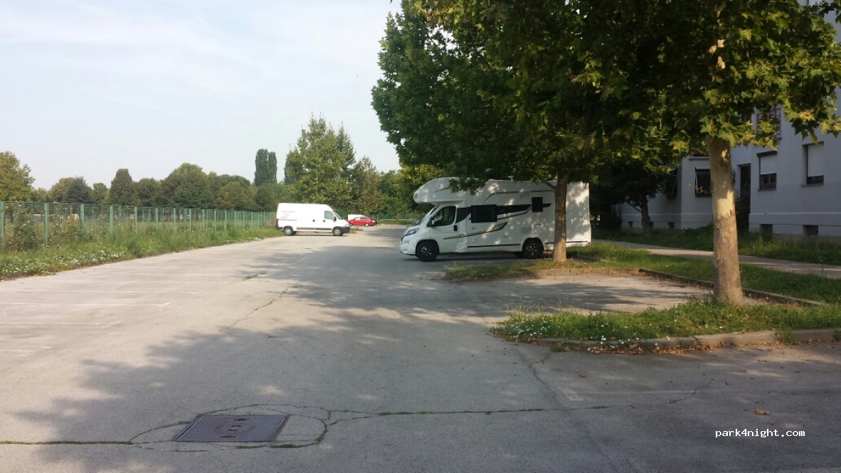 (10000) Zagreb - 49 Bartolići — foto